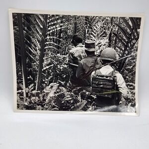 Vietnam War 1968 Jungle‎ Patrol US Navy Advisor Radio Man Photo 8x10 Orig